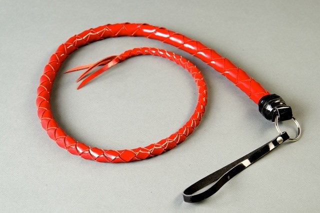Красная лакированная плеть ручной работы 60 см. - фото 153778